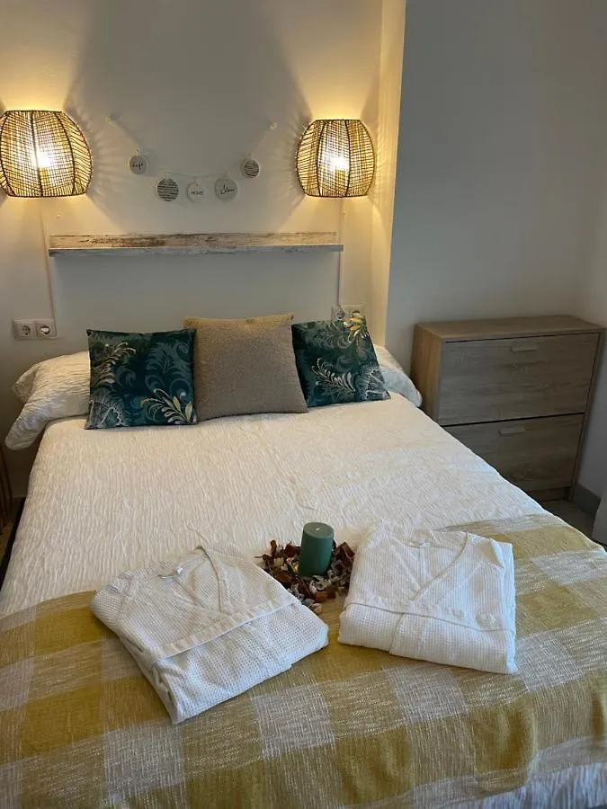 Apartamento totalmente reformado con piscina y jardines al lado de la playa de la Carihuela Torremolinos España
