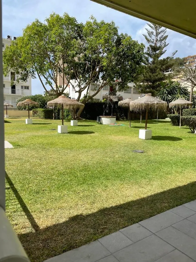 Apartamento totalmente reformado con piscina y jardines al lado de la playa de la Carihuela Torremolinos 0*,  España
