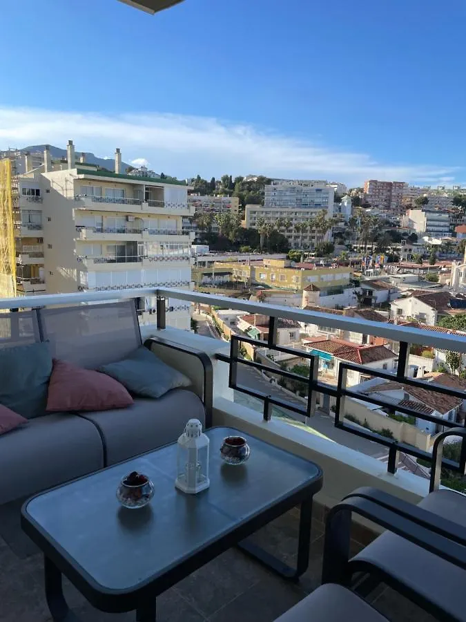 Apartamento totalmente reformado con piscina y jardines al lado de la playa de la Carihuela Torremolinos