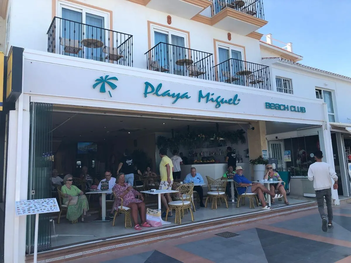 Apartamento Totalmente Reformado Con Piscina Y Jardines Al Lado De La Playa De La Carihuela Torremolinos Spanje
